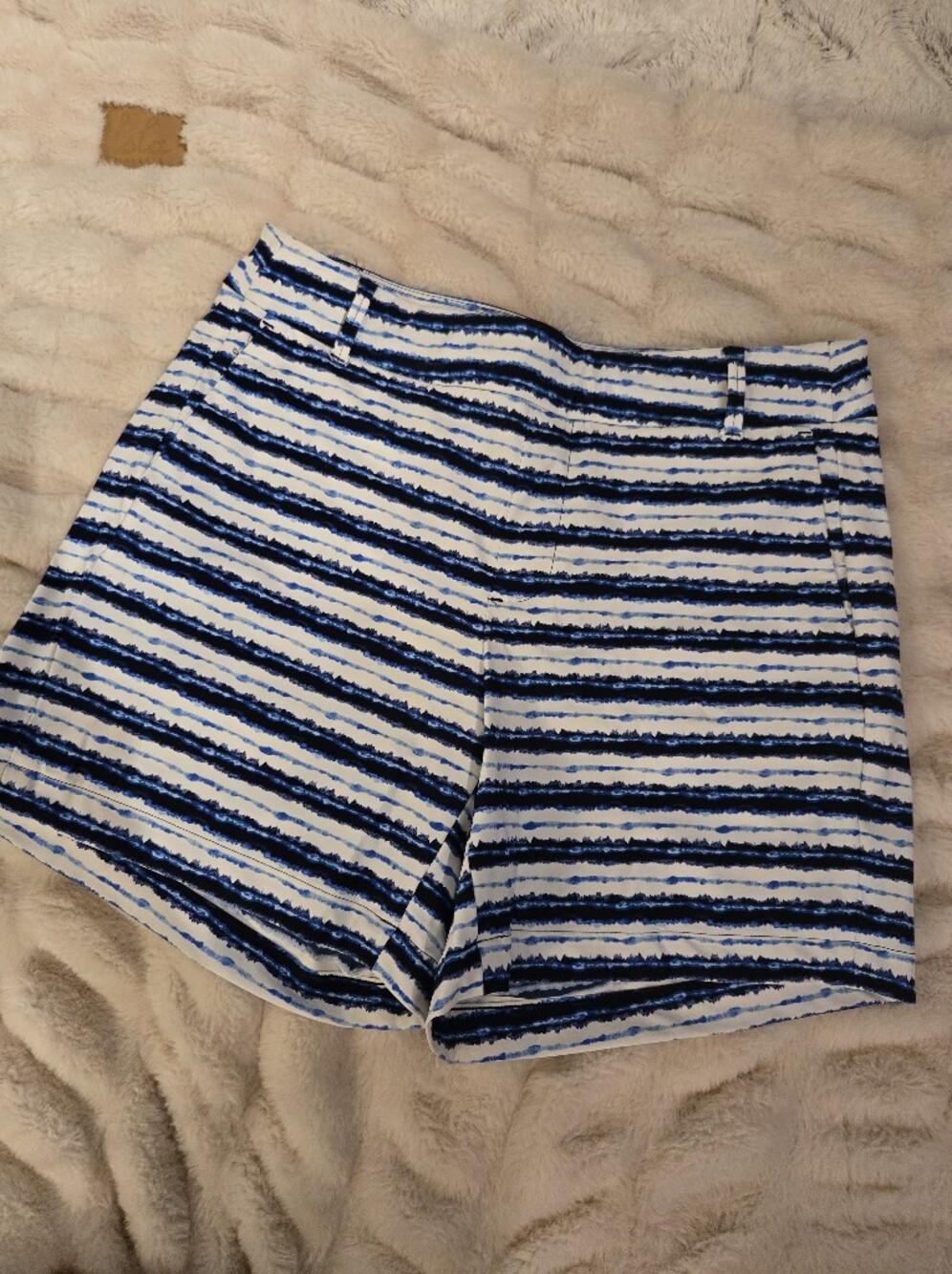 Spanx [Medium] Blue & White Painted Stripe Sunshine Coastal Stretch Shorts